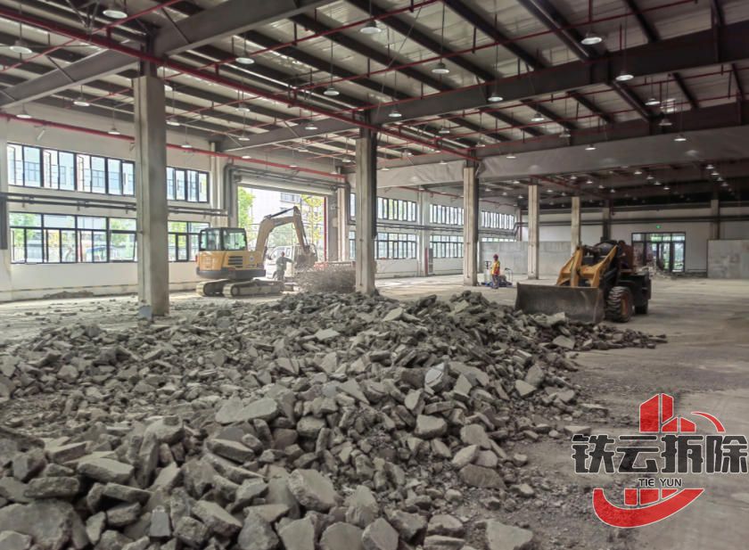 长沙拆除非小事，选择不当隐患多！专业团队为您筑牢安全防线